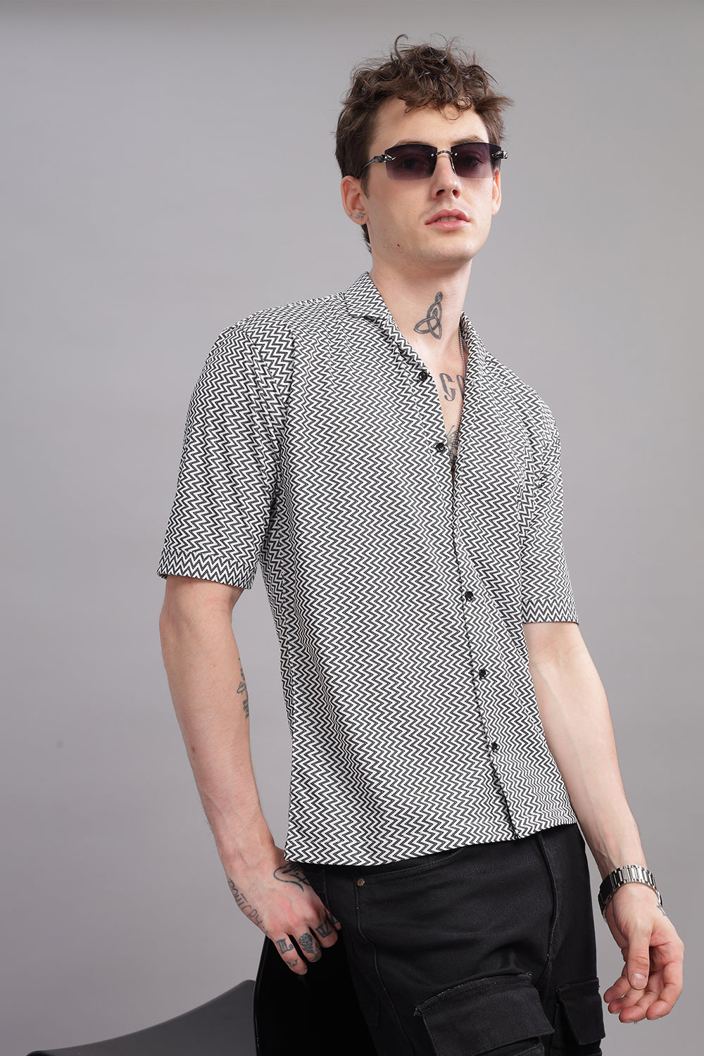 O'LYN Z BLACK HIGH CHEVRON ZIGZAG COTTON MEN'S SHIRT