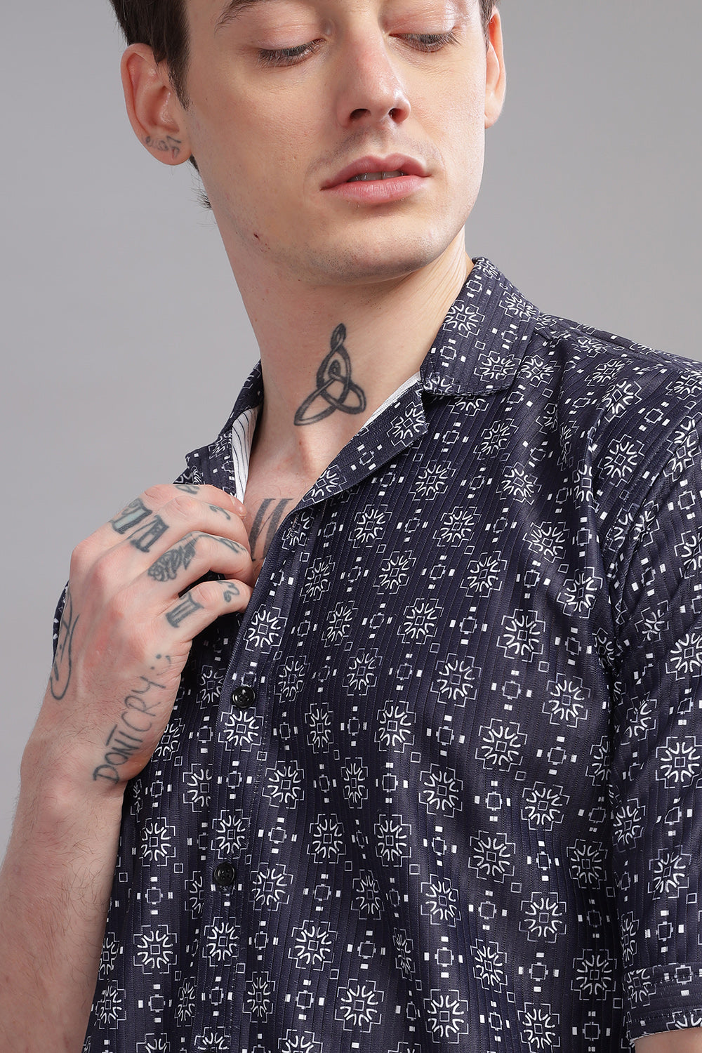 O'LYN OXFORD BLUE GEOMETRIC PRINT CORDUROY MEN'S SHIRT
